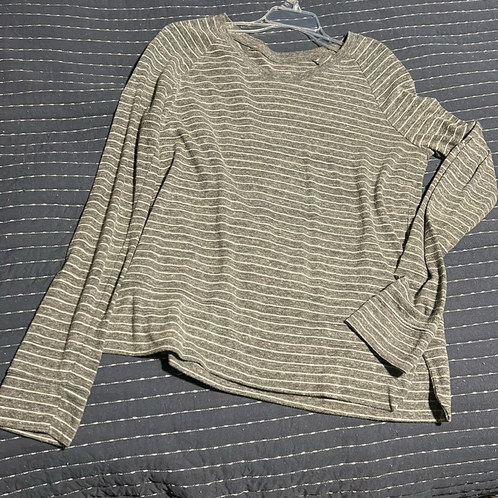 Soft midweight striped grey tee.